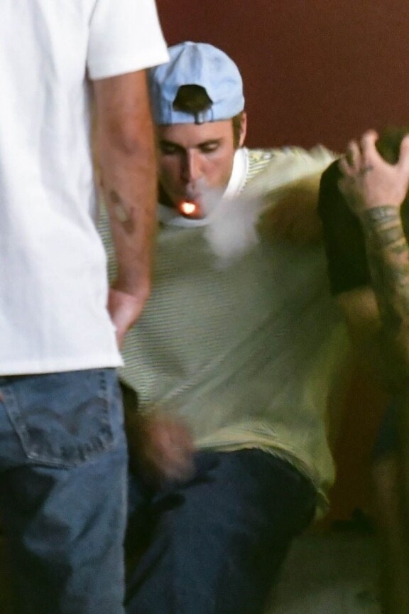 Paparazzikuvat! Justin Bieber pössyttelee jatkuvasti julkisilla paikoilla