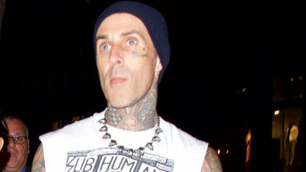 Travis Barker juhlistaa Kourtney Kardashianin syntymäpäiviä oudolla tavalla Travis Barker