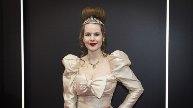 Ina Mikkola lataa suorat sanat yhteistyöpyynnöistä: 'Jumaleissön meitsi tekis bänkkiä'