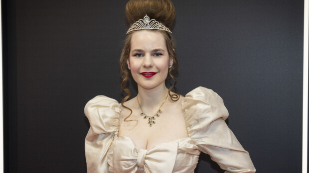 Ina Mikkola esittelee toimistotyyliään: 'Onko tämä vähän rivo'