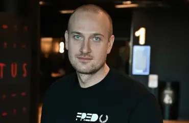 Tästä syystä kirjailija Max Seeckin Hollywood-haave mutkistui: ”Pitäisi mennä hattu kourassa kysymään vaimolta” 