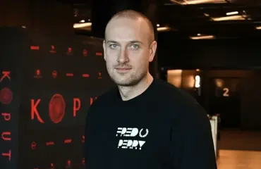 Menestys vaati veronsa! Kirjailija Max Seeckin on pakko ottaa happea: ”Huomasin, että oli vähän liikaa kaikkea” 