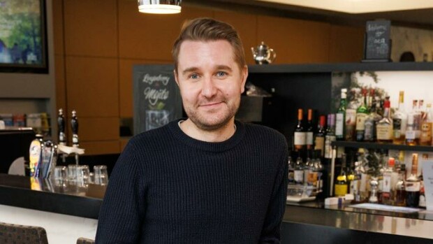 Joonas Nordman haikailee takaisin kotiseudulle – yksi asia hankaloittaa paluumuuttoa: ”Kiskot ovat helvetinmoista siksakkia” Joonas Nordman