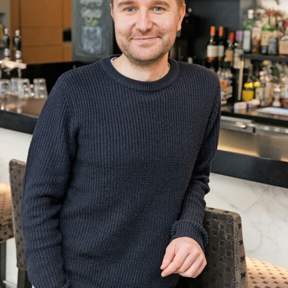 Porin ja Tampereen välinen huono yhteys turhauttaa Joonasta. Jos hän voisi, hän rakennuttaisi moottoritien. – Siihen kyllä saisi nelikaistaisen tien. Mutta ei se asia tänä kesänä ratkea! Porin ja Tampereen välinen huono yhteys turhauttaa Joonasta. Jos hän voisi, hän rakennuttaisi moottoritien. – Siihen kyllä saisi nelikaistaisen tien. Mutta ei se asia tänä kesänä ratkea!