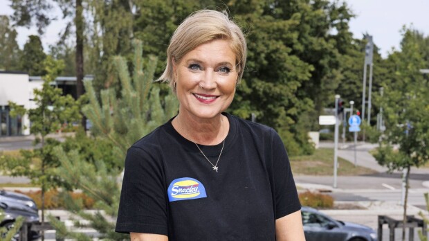 Annika Metsäketo, 52, poseeraa rantakuvissa - Hanna Sumari haltioitui: 'Ziizuz!'