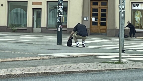 Köpi Kallio kiinnitti ohikulkijan huomion liikennevaloissa – paparazzikuvat