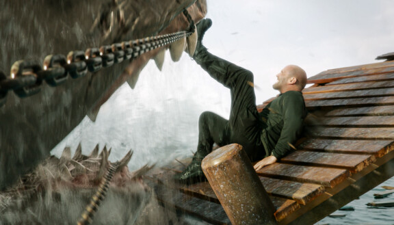 Jason Statham on syvänmerensukeltaja Jonas Taylor, joka joutuu jälleen taistelemaan megalodon-haikalaa vastaan.
