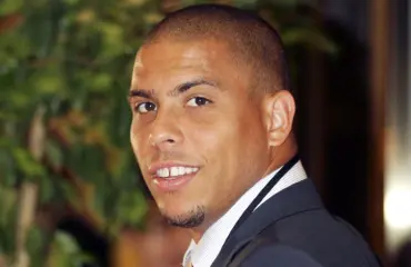 Muistatko takavuosien tähtifutari Ronaldon? Tältä terveysongelmista kärsinyt pelaaja näyttää nykyään