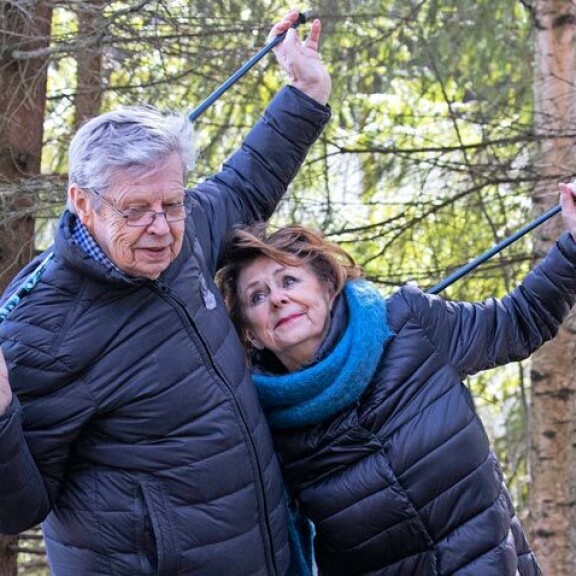 Göran ja Pirkko eivät kihlauksestaan huolimatta aio naimisiin. Göran ja Pirkko eivät kihlauksestaan huolimatta aio naimisiin.