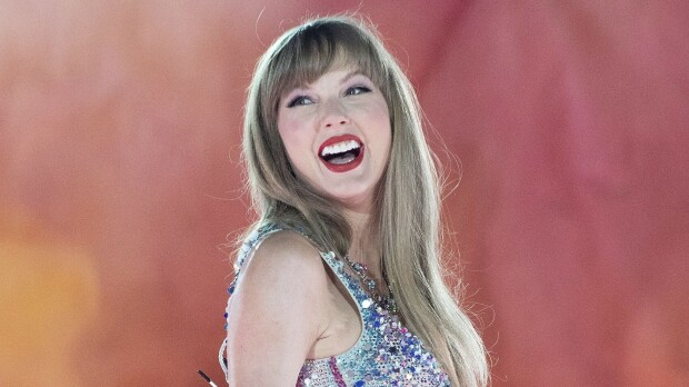 Laulaja Taylor Swift rikkoo ennätyksiä – yli 670 miljoonan omaisuus!