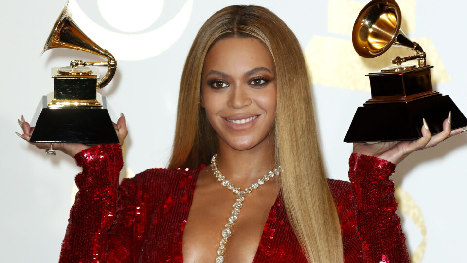 Mautonta Jennifer Lopez H tk hdytt Punaisella Matolla mautonta-jennifer-lopez-h-tk-hdytt-punaisella-matolla