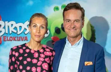 Miljonääri Mika Ihamuotila ja Linda-rakas vihittiin erikoisessa paikassa – upea timanttisormus kimalteli morsiamen nimettömässä