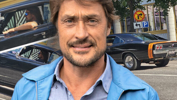 Tältä näyttää maailmantähti! Teemu Selänne herätti huomiota Porvoossa – bongattiin rentona amerikanraudasta: ”Luu ulkona”