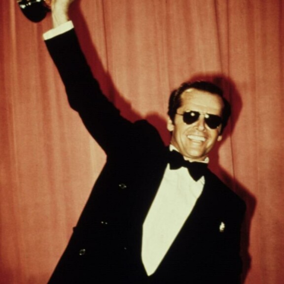 Jack tunnettiin aikoinaan melkoisena naistenmiehenä. Hän voitti parhaan miespääosan Oscarin elokuvasta Yksi lensi yli käenpesän. Jack Nicholson