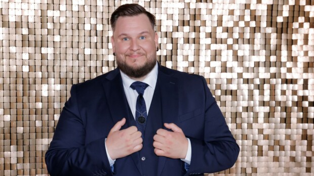 Putous-tähti Mikko Penttilä kisaa TTK-parketilla - nämä kaksi tähtioppilasta luovat näyttelijälle paineita
