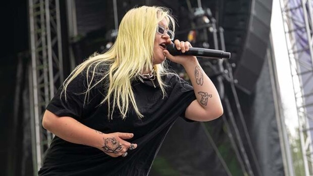'Se on tissit, kaks muijaa' - Almalta uusi paljastus Sanna Marinin Ruisrock-jatkoilta alma miettinen