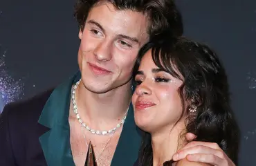 Jösses, mitä imuttelua! Eronneet Camila Cabello ja Shawn Mendes yllättivät kuumilla festarisutinoillaan - kuvat!