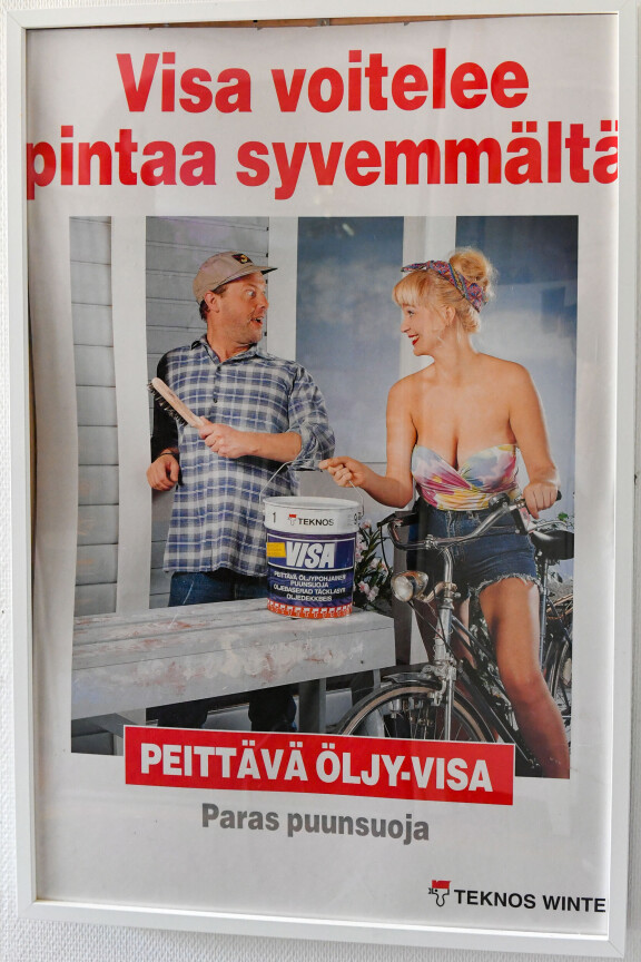 Markkinatuomioistuin kielsi maalimainokset, joissa Panu-tyttönä tunnettu Anne Marie Ellin-Laitinen esiintyi paljastavassa asussa.