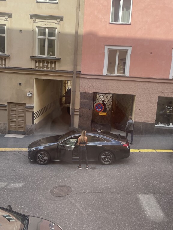 Martinan ökyauto herätti tuohtumusta.