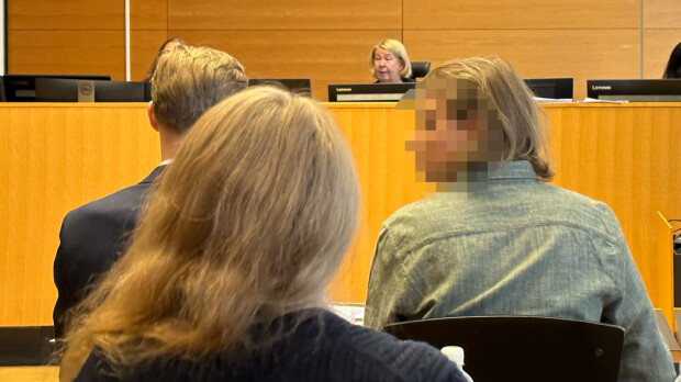 Virkamies kaahasi väkijoukkoon Helsingin Esplanadilla – Wille Rydman antoi potkut