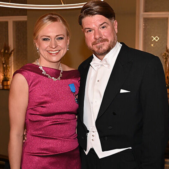 Elina Valtonen ja Jussi Heikelä olivat ensi kertaa yhdessä julkisesti Linnan juhlissa. Vain kuukautta myöhemmin Jussi ilmoitti somessa dramaattisesti erosta. Jussi Heikelä