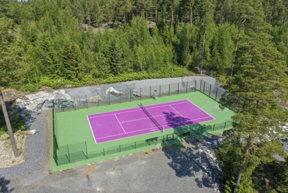 Pinkki tenniskenttä on herättänyt huomiota NHL-tähden somessa.
