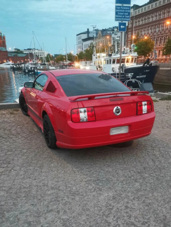 Stillmanin auto jäi niille sijoilleen puhallutuksen jälkeen.