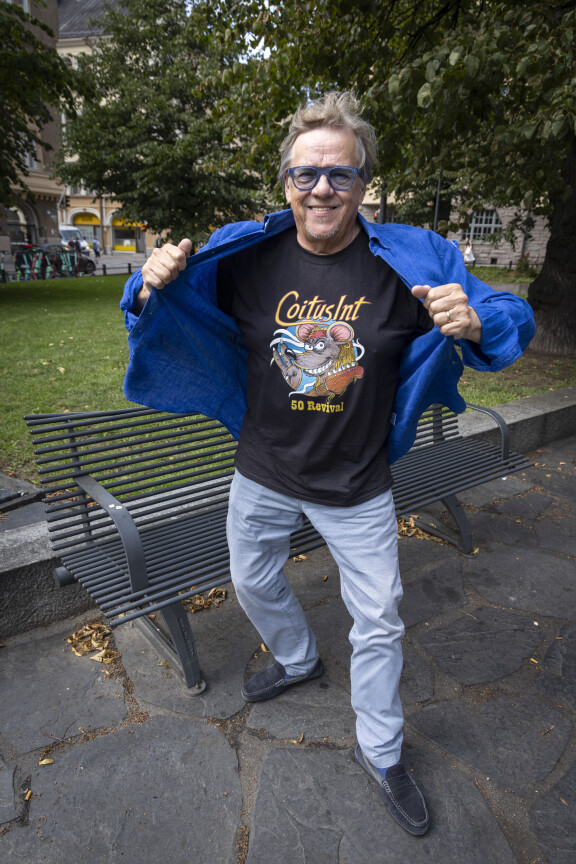 Mikko esiintyy loppuunmyydyillä keikoilla 70-luvulla perustetun bändinsä kanssa.