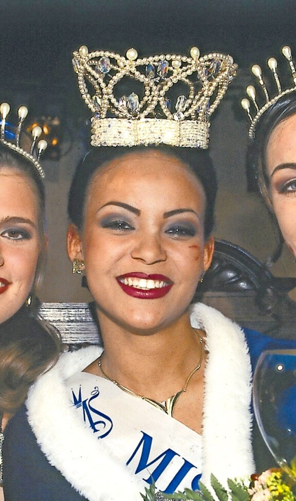 Lola tuli tunnetuksi vuoden 1996 Miss Suomena.