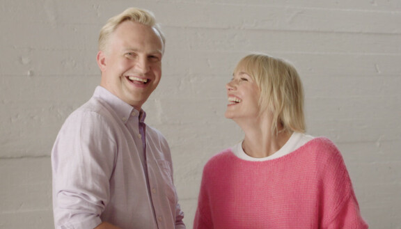 Janne Grönroos saa juontajaparikseen Eva Kelan.