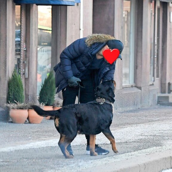 Näin aussikomistukseen yhdistetty Martina Aitolehti reagoi rakkausuteluihin Koira