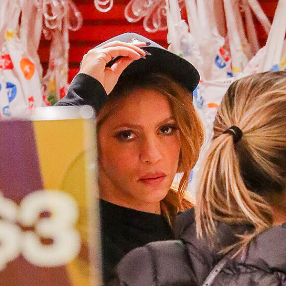 Tältä laulaja näyttää nykyään. Hänet bongattiin kuukausi sitten New Yorkista shoppailemassa sen jälkeen, kun oli vieraillut Jimmy Fallonin ohjelmassa. Shakira