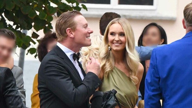 Metti ja Mikael Forssell intoutuivat pusuttelupuuhiin kesken häähumun - katso video!