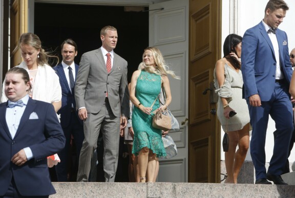 Helena ja Mikko Koivun avioliitto päättyi katkeraan riitaan, jonka päätteeksi Mikko vei lapset Suomen Turkuun.