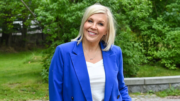 Maajussille morsian -juontaja Vappu Pimiä elää osallistujien tunteissa mukana: 'Itkeä pillitin niin, että hävetti'
