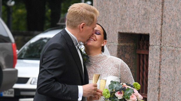 Aki Riihilahti ja Katri Mäkinen julkaisivat intiimin videon: 'Mä ihan itken täällä'
