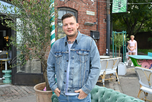 Viikon Kääkit: Petrus Pennasen pysäköintimoka, Jarmo Koski Rodoksella, Erna Husko luksuskahvilassa