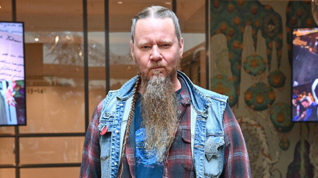 Tästä syystä Jouni Hynynen lähti viimein mukaan Vain elämää -sarjaan – ”Minulla oli aiemmin sellainen ”katsomatta paskaa” -asenne”