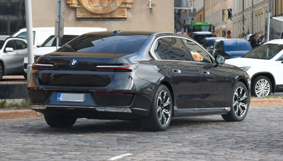 Nordea luottaa mustaan väriin.