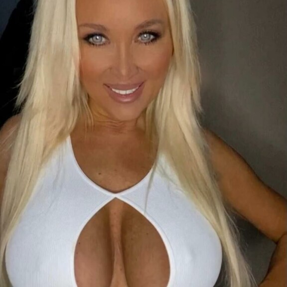 Esimerkiksi tällaista kuvasisältöä Susanna tarjoilee OnlyFans-tilillään. Susanna Penttilä