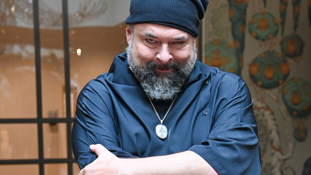 Kiihkeä Vain elämää -fani A.W. Yrjänä yllättyi ohjelman kuvauksissa – ”Sen tajusi vasta sitten, kun oli siellä itse mukana”