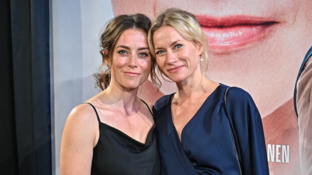 Iina ja Minka Kuustonen hemaisevassa yhteiskuvassa: 'Siskokset kuin ilvekset'