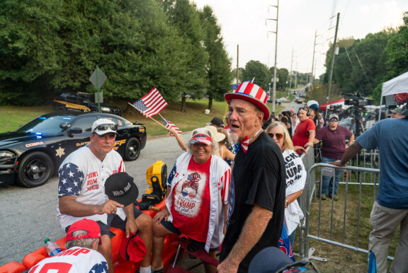 Trumpin kannattajat uskovat rikossyytteiden olevan valetta.