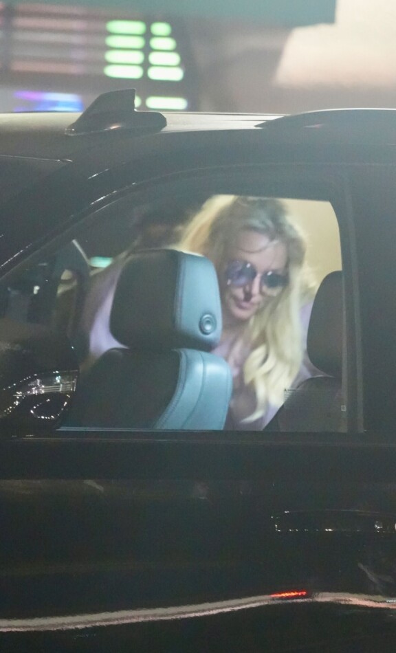 Oho! Britney Spears läheisissä tunnelmissa uuden miehen kanssa avioeron jälkeen