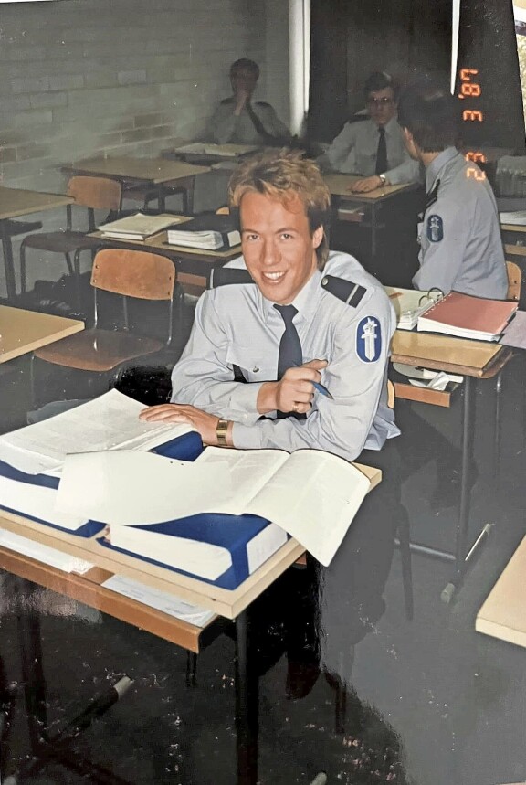 Nuori Kale poliisikoulun miehistökurssilla vuonna 1987.