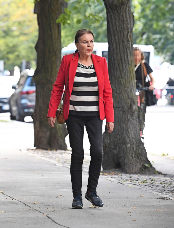 Paparazzi havaitsi, että Paula kääntää yhä päitä. Iskelmätähti nauttii kestävää kansansuosiota.