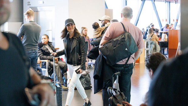 Sanna Marin häipyi Pariisiin – Markus poseerasi ilman sormusta: Näin Sanna reagoi erouteluihin -  katso video! Sanna Marin