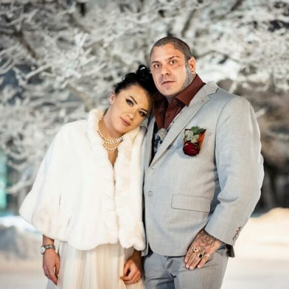 – Päässäni oleva avanne saa nesteet kiertämään joten kuten kunnolla, aivoydinnesteen kiertohäiriöstä kärsivä Henna kertoo. – Päässäni oleva avanne saa nesteet kiertämään joten kuten kunnolla, aivoydinnesteen kiertohäiriöstä kärsivä Henna kertoo.