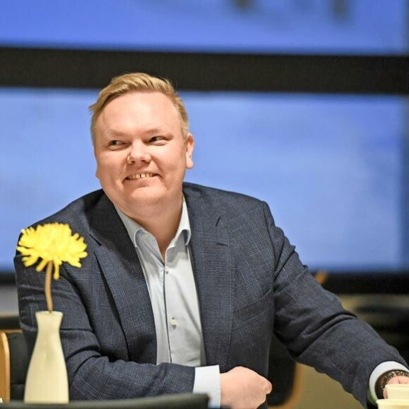 Antti Kurvinen erosi vuonna 2022, mutta nyt rakkauselämään puhaltavat uudet tuulet. Antti Kurvinen erosi vuonna 2022, mutta nyt rakkauselämään puhaltavat uudet tuulet.
