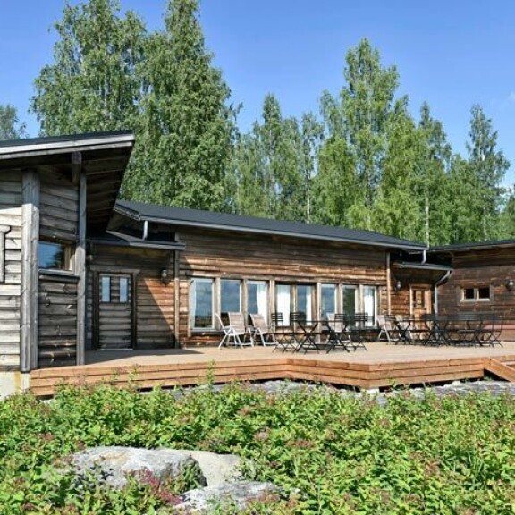 Vain elämää -sarjan 14. kauden kuvaukset alkavat Hirvensalmen Satulinnassa touko-kesäkuun vaihteessa. Sarja nähdään Nelosella syksyllä. Vain elämää -sarjan 14. kauden kuvaukset alkavat Hirvensalmen Satulinnassa touko-kesäkuun vaihteessa. Sarja nähdään Nelosella syksyllä.